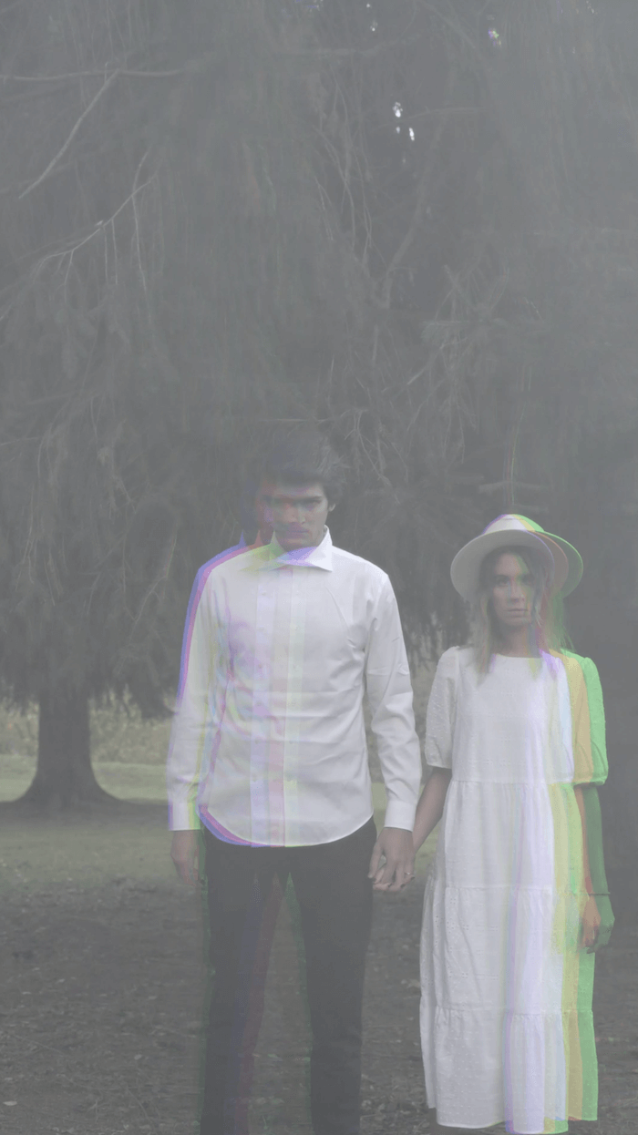 Video creative couple Halloween creepy sapin montagne