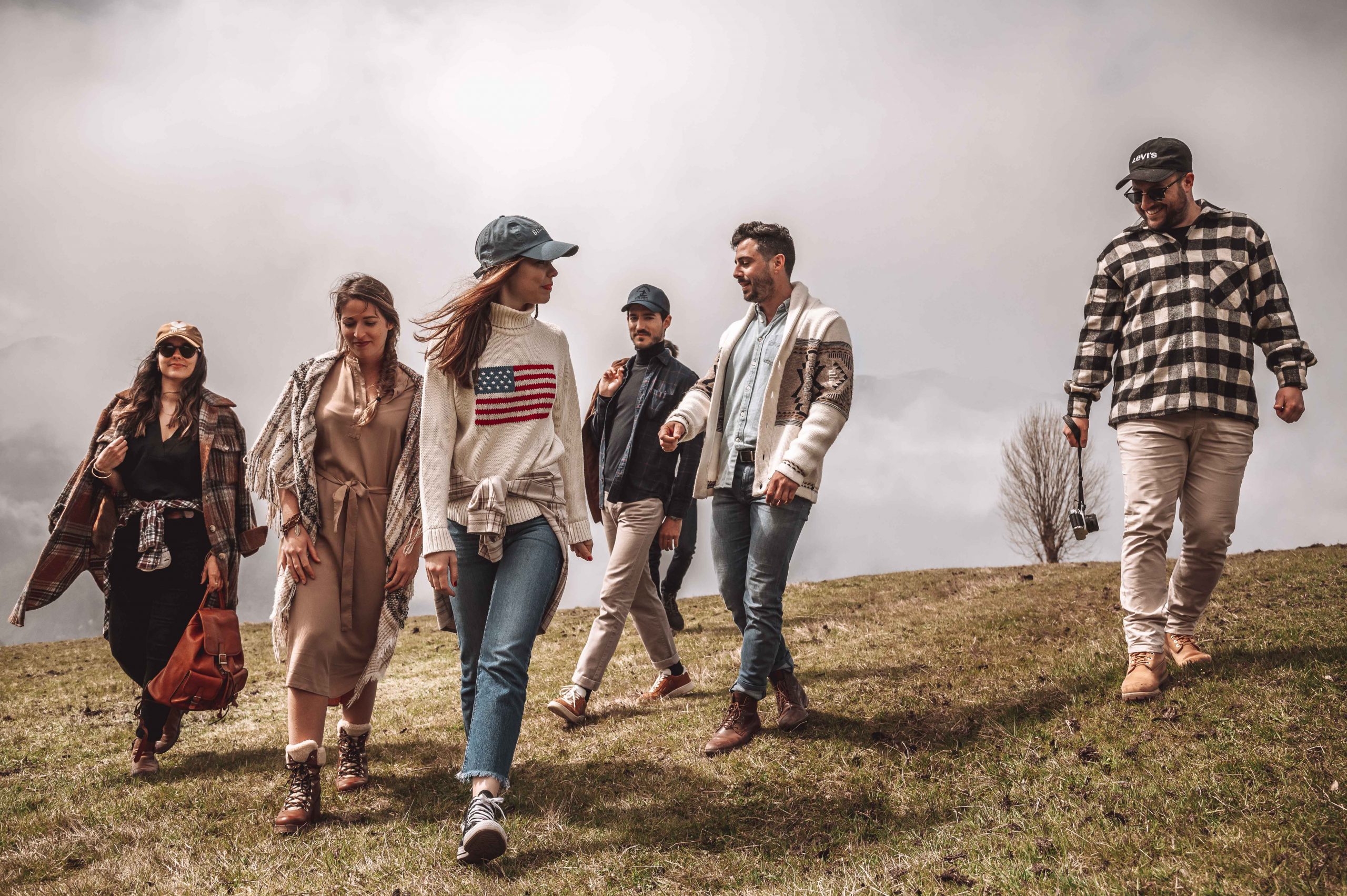 Photographie, shooting à la montagne en amis.