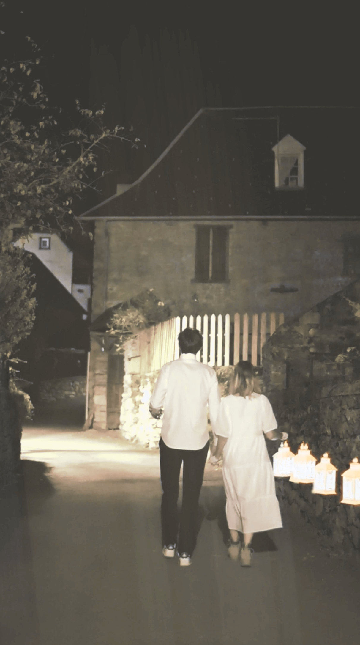 Video creative halloween lanterne flottante magie village montagne