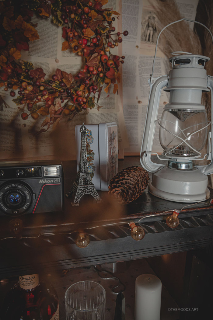 Détails déco d'un cabinet de curiosité sur le thème de l'automne et d'halloween