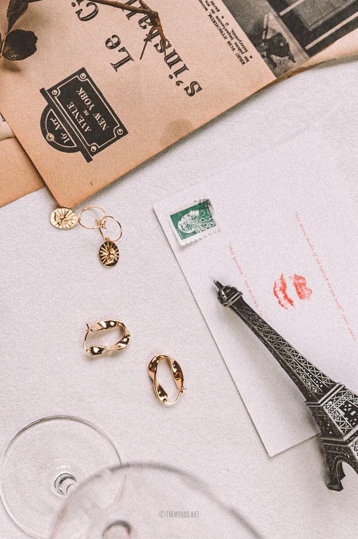 Photo artistique de bijoux fins sur le thème Paris de la marque Shlomit Ofir pour la communication digitale de son distributeur officiel en France « Un Oiseau sur la Branche ».