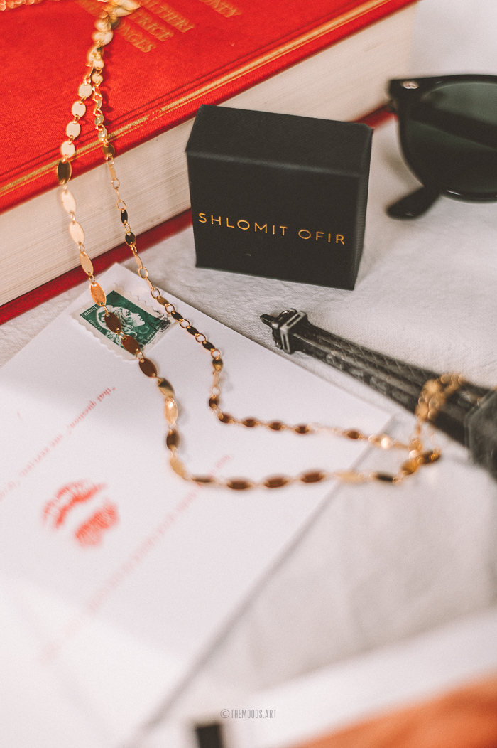 Photo de bijoux sur le thème Paris de la marque Shlomit Ofir pour la communication digitale de son distributeur officiel en France « Un Oiseau sur la Branche ».